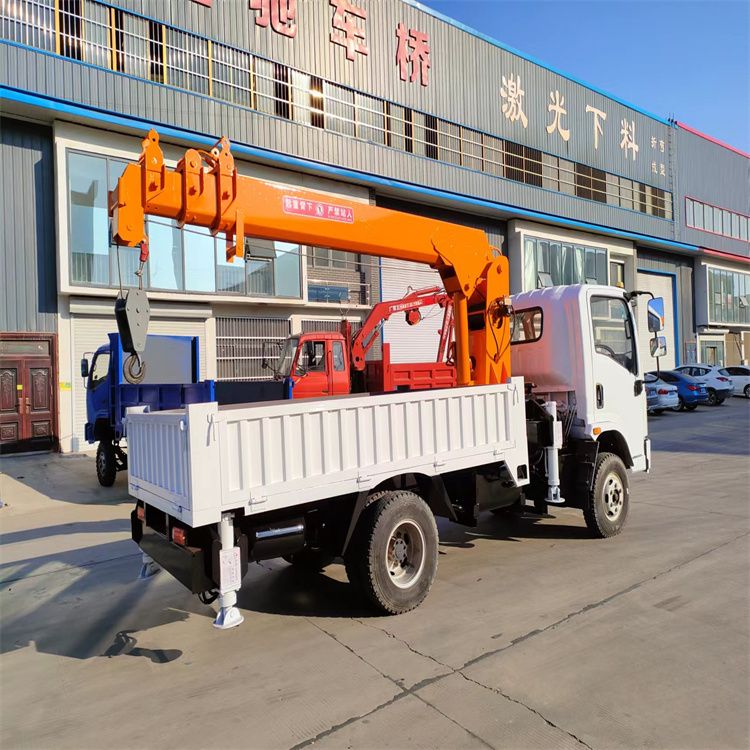 内埔乡三轮随车吊定制 农用改装机自备吊中瑞长期出售